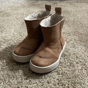 Freshly picked fuzzy boots toddler size 5